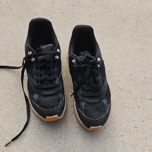 Under Armour Men's Black and Tan Athletic Shoes